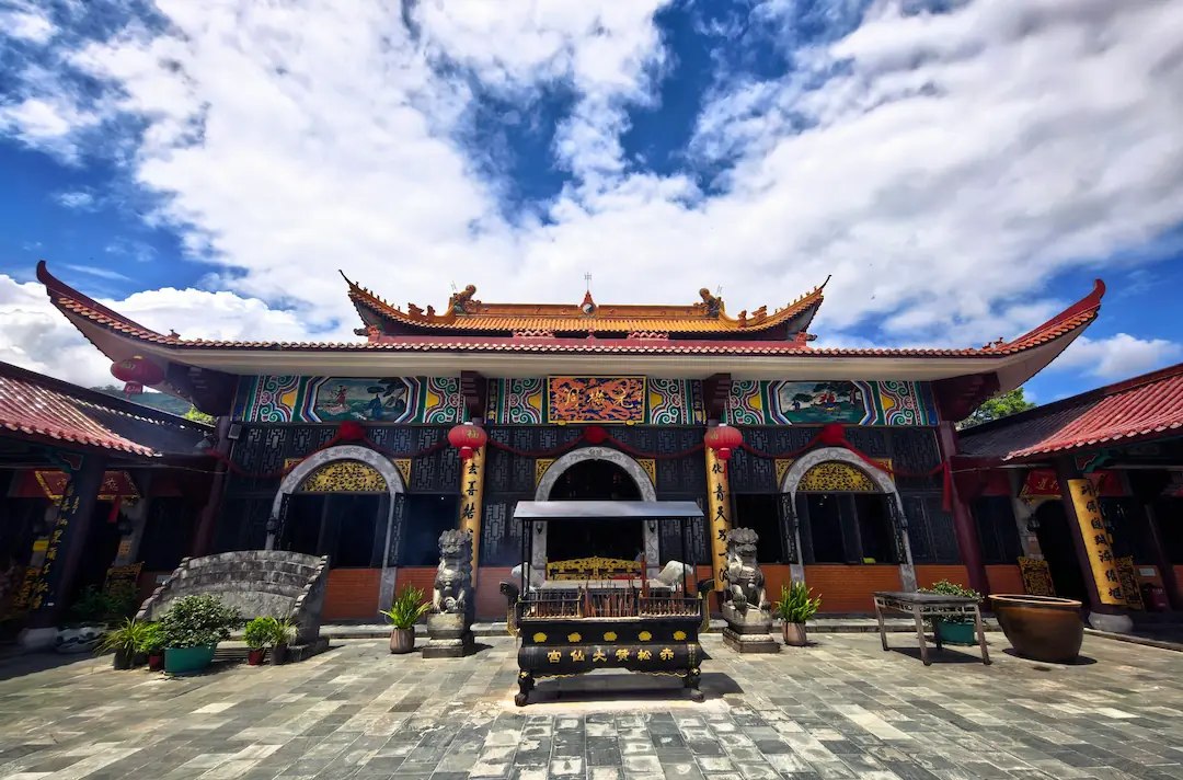 黄大仙祖宫正殿庭院